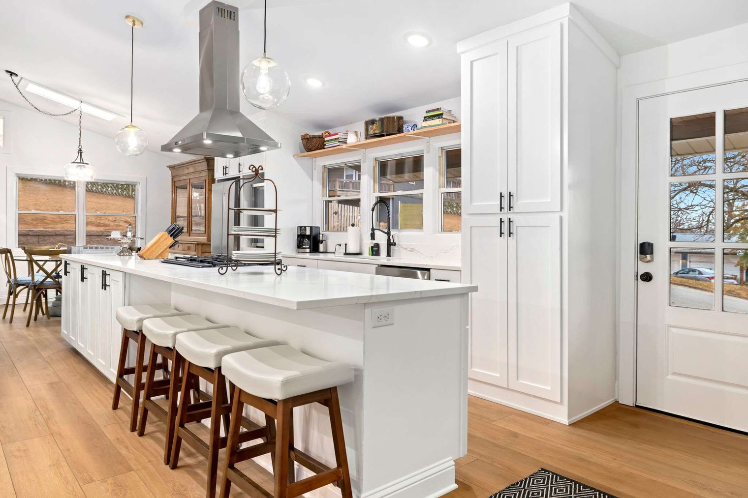 Building Photo - 1158 N Sunset Dr