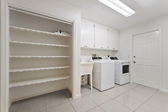 Building Photo - 18799 Rio Vista Dr