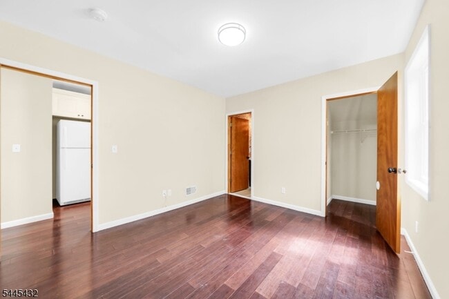 Building Photo - 620 McGillvray Pl