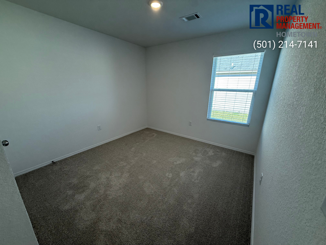 Building Photo - 10 Sourdough Crk Ln