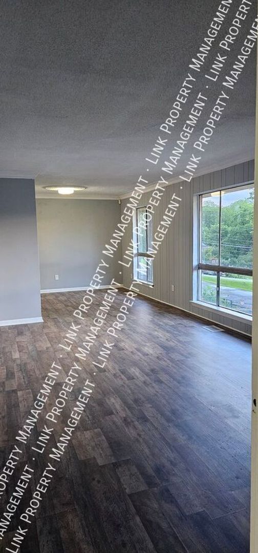 Building Photo - Fresh Painted 3 BR 1.5 BA in Red Bank for ...