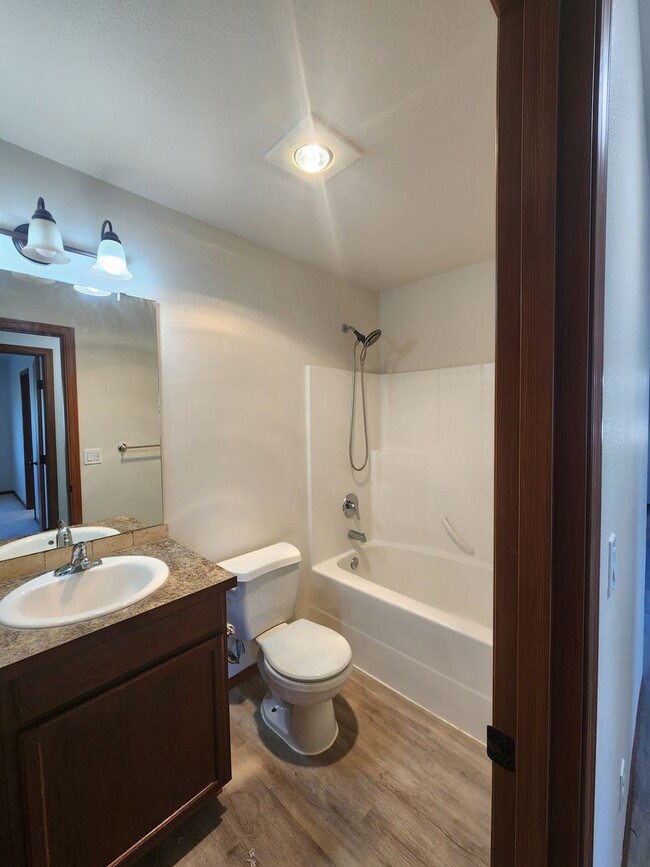 Building Photo - Beautiful 3-Bedroom Home in Spanaway – App...