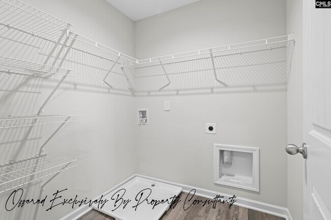 Building Photo - 13 Spinney Ct