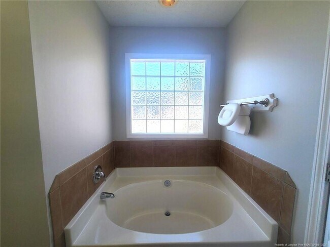Building Photo - 5215 Woodpecker Dr