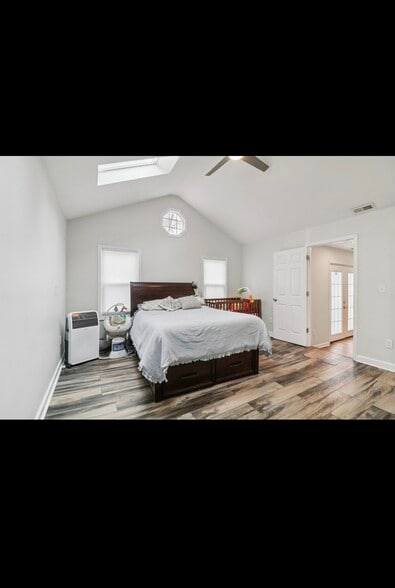 Building Photo - 1605 Airport Ln
