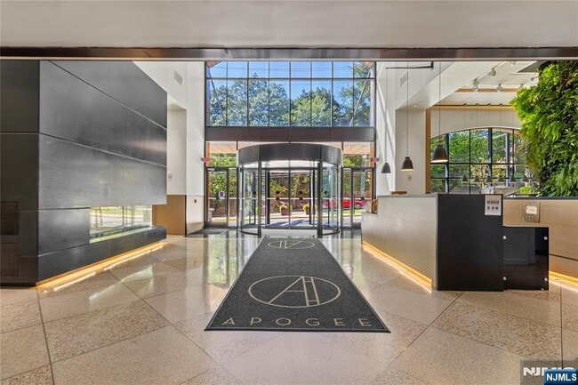 Building Photo - 250 Gorge Rd