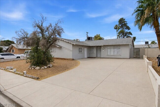 Building Photo - 4013 Esmeralda Ave