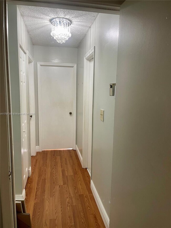 Building Photo - 6695 Racquet Club Dr