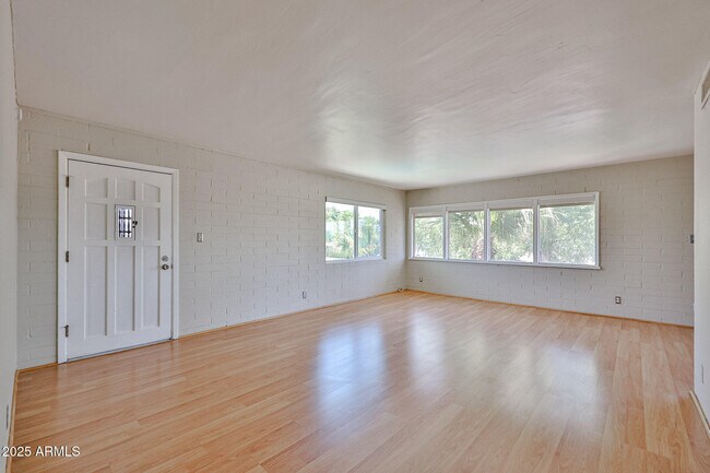 Building Photo - 6544 N 12th St