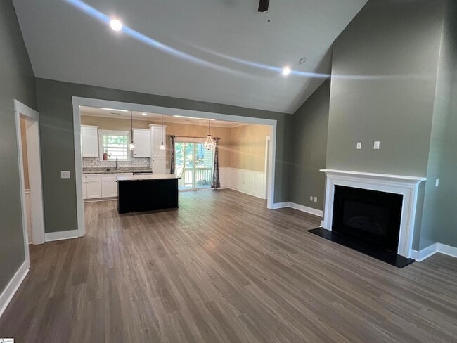 Building Photo - 103 Angler Dr