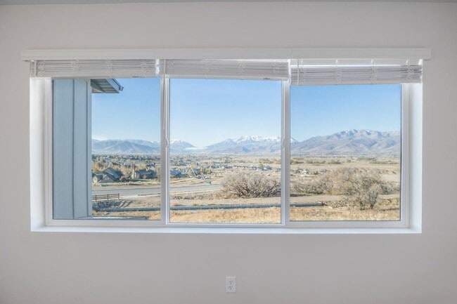Building Photo - Recently Built Heber City Rental – Bright,...