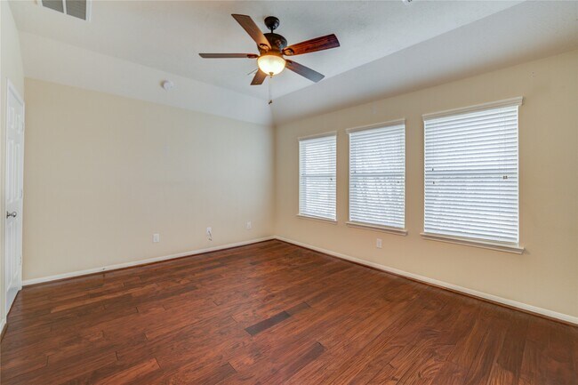 Building Photo - 8422 Sunset Loch Dr