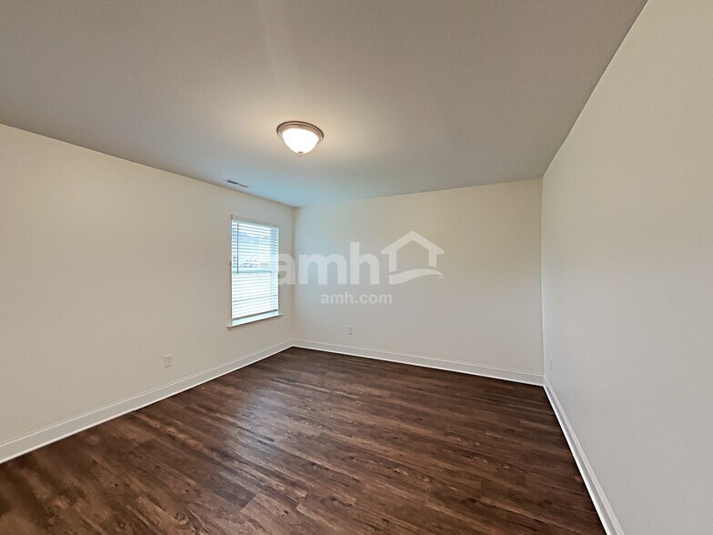 Building Photo - 2128 Laurel Vlg Cir