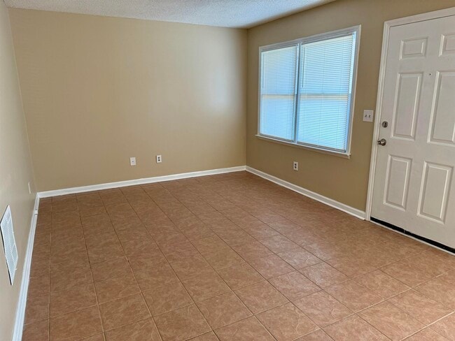 Building Photo - 4047 Fairway Dr