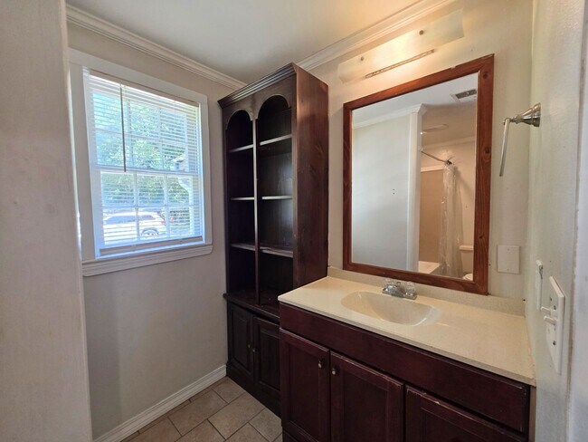Building Photo - 3BR/1BA home with Bonus Room and large fenced back yard