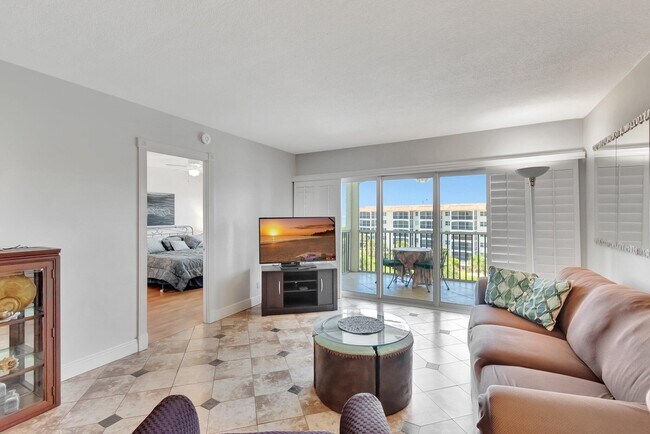 Building Photo - 2871 N Ocean Blvd