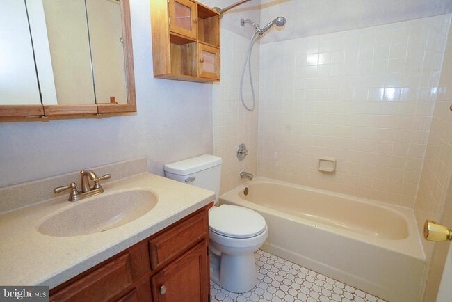 Building Photo - 7862 Centergate Ct