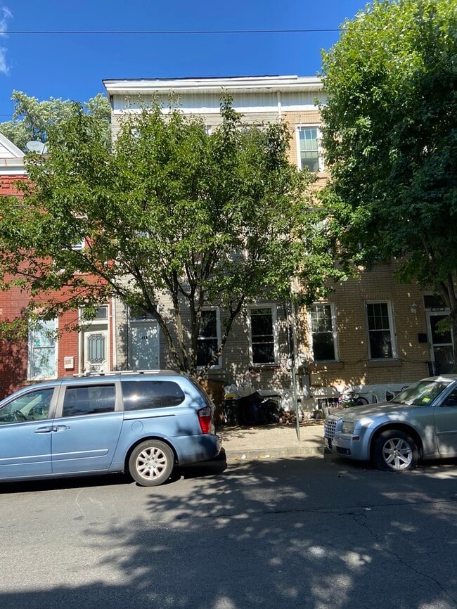Building Photo - 412 Lamberton St