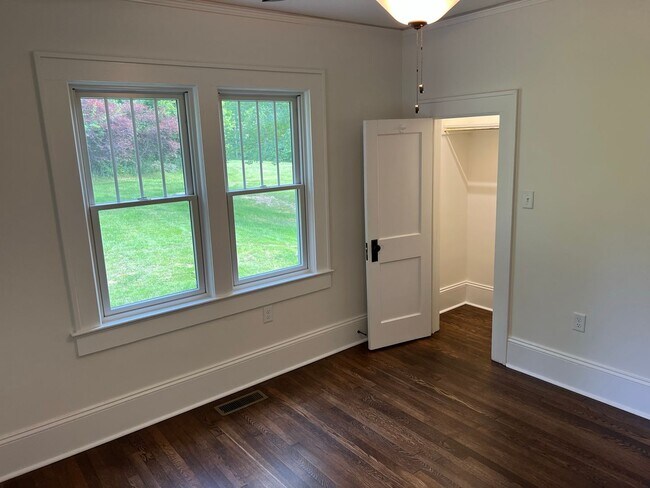 Building Photo - "Character Revived" Etowah Home and Guest House