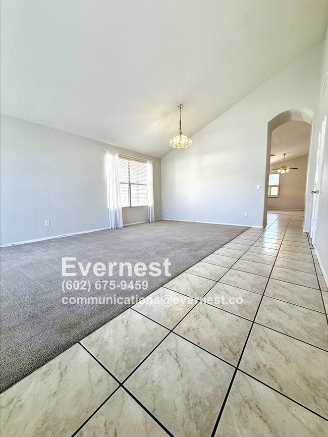 Building Photo - 3-Bedroom Home Near Schools and Everyday E...