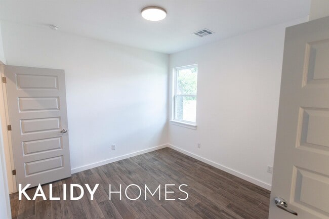 Building Photo - 1679 Kalidy Dr