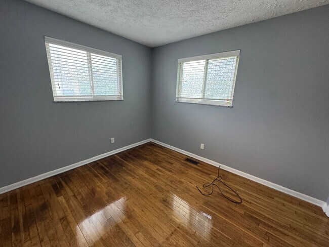 Building Photo - Snacks / Guion Creek - Washington TWP 3 Bed 2 Bath