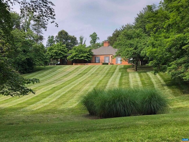 Building Photo - 107 Tally-Ho Dr