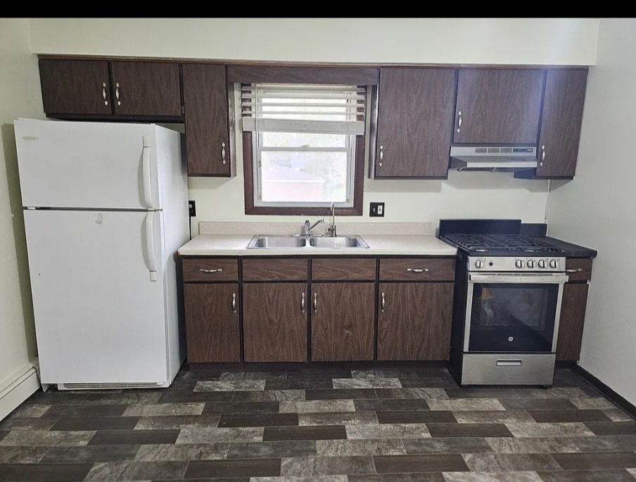 Kitchen - 645 Pasadena Ave