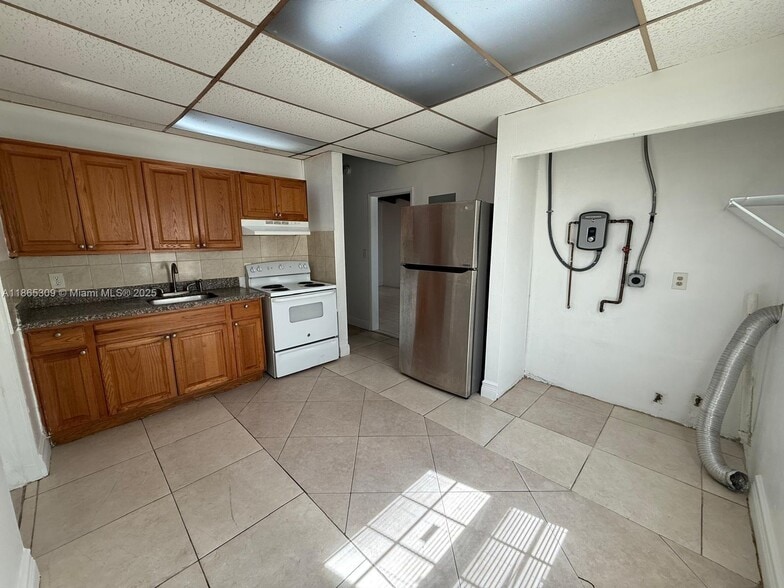 Primary Photo - 381 NW 16th St