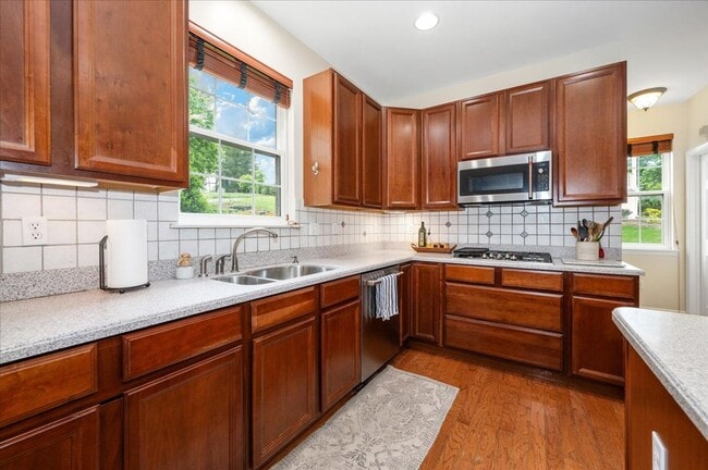 Building Photo - Short Term / Corporate Rental Available