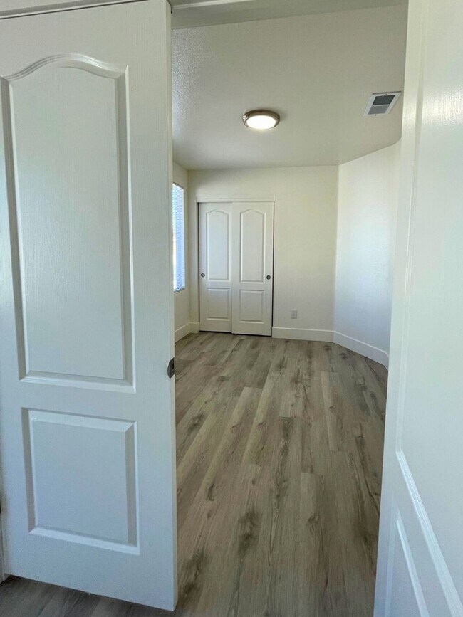 Building Photo - NEWLY RENOVATED 3BD/2BA SINGLE FAMILY HOME IN NORTH LAS VEGAS!