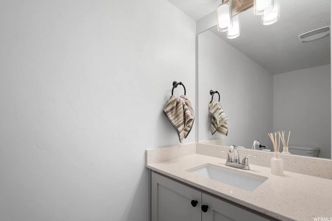 Building Photo - Beautiful Townhome 4 bd & 3.5 bath in American Fork