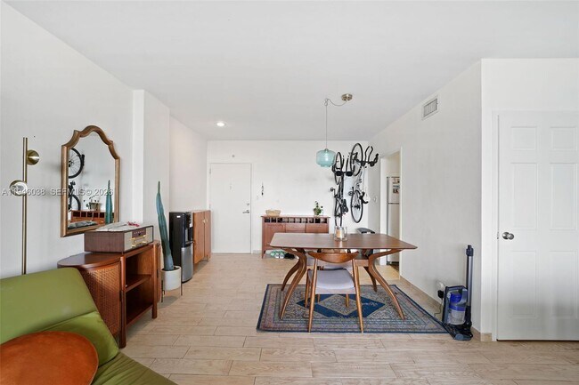 Building Photo - 3301 NE 5th Ave