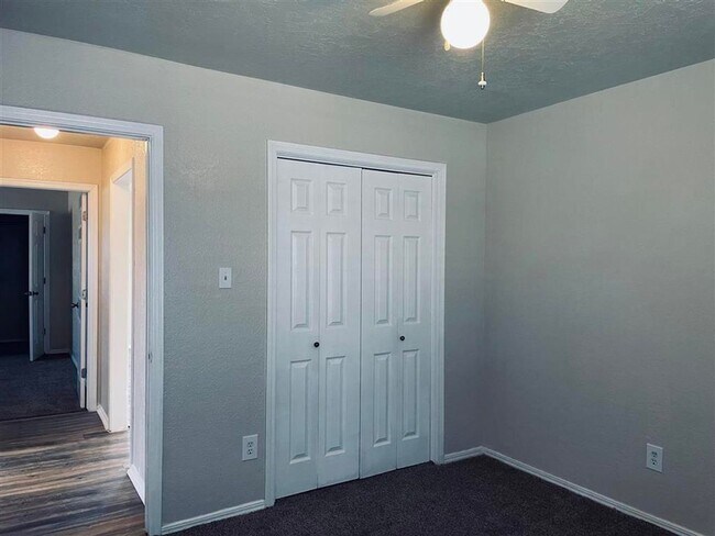 Building Photo - 3815 SW Hickory Ln