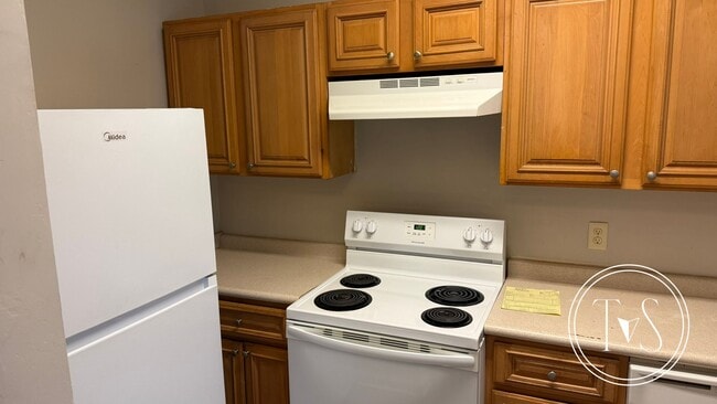 Building Photo - WINTER MOVE-IN SPECIAL: 50% OFF 1st FULL MONTH'S RENT!**