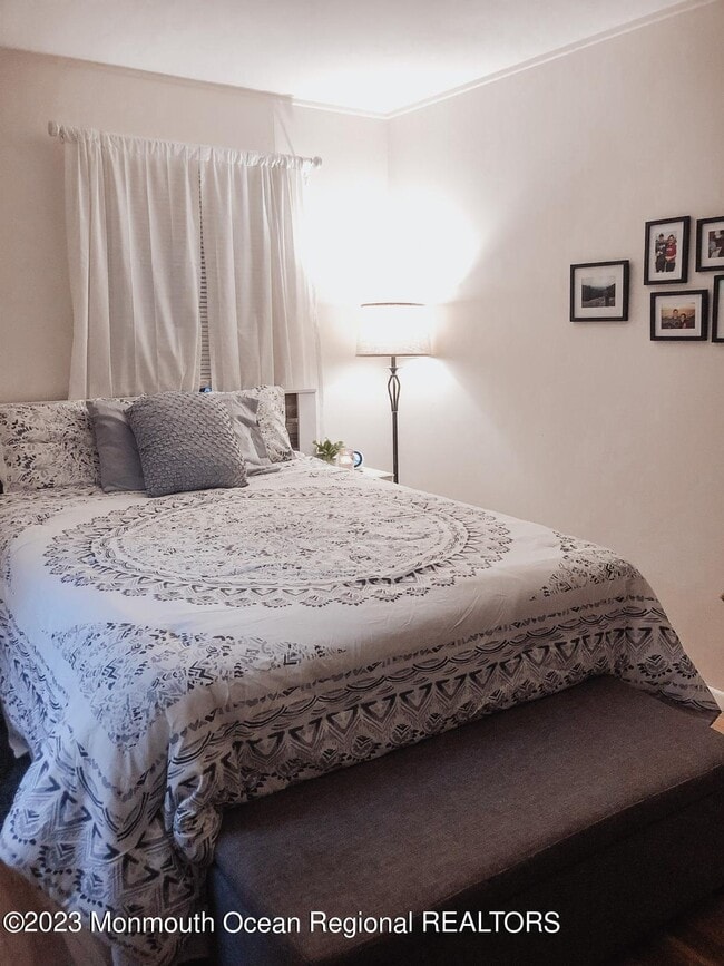 Building Photo - 21 E Lincoln Cir