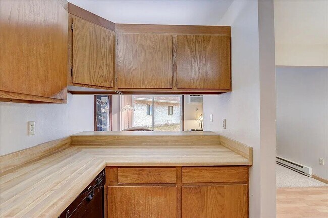 Building Photo - 3215 W Mangold Ave