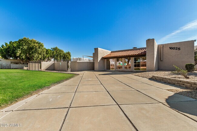 Building Photo - 16021 N 25th Dr