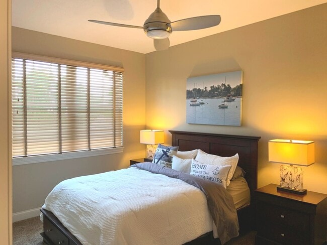 Guest bedroom with large window and shelved closet - 532 Beachcliff Row Dr