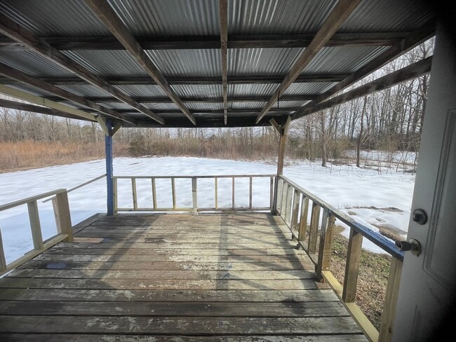 Building Photo - Country living with spacious front and backyard - 3 beds/ 2bath available now