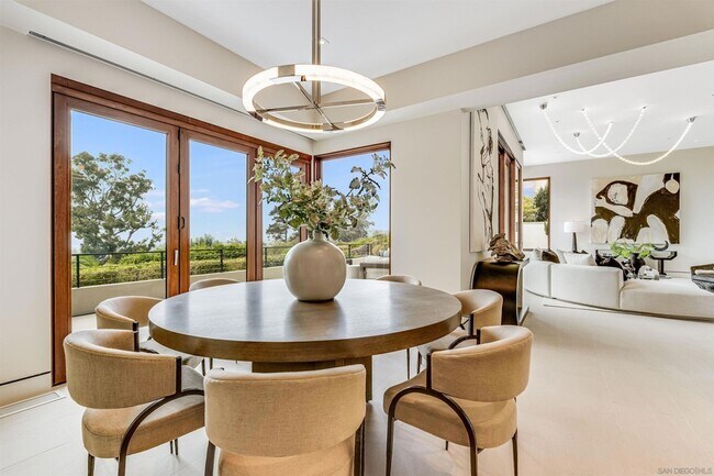 Building Photo - 8070 La Jolla Scenic Dr N