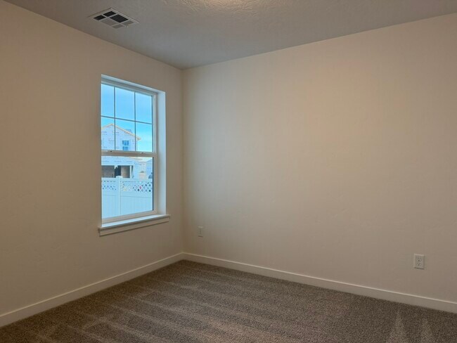 Building Photo - 10113 Longtail Dr