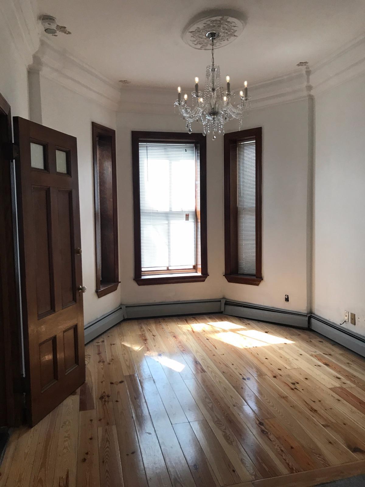 Building Photo - 10 Millmont St