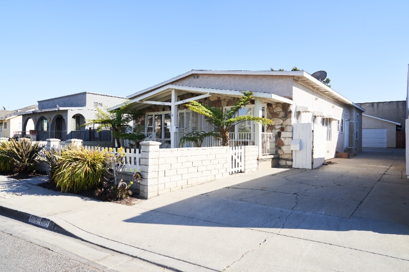 Building Photo - 606 E Realty St