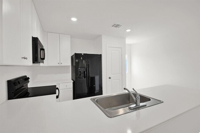 Building Photo - 136 Jack Browning Dr