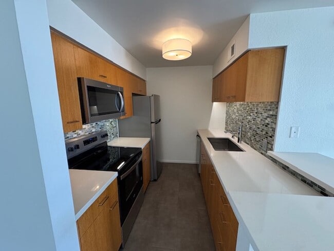 Building Photo - Steps from Alamitos Beach! Modern 1 bed 1 ...