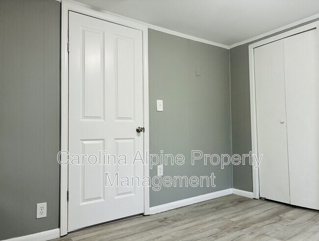 Building Photo - 1021 Dodd St