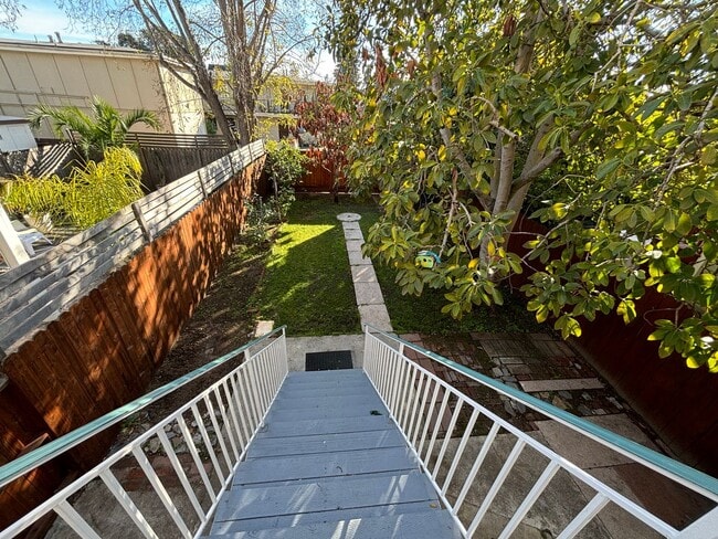 Building Photo - Adorable and Historic Home in West Alameda