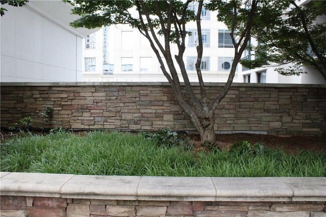 Building Photo - 3040 Peachtree Rd NW