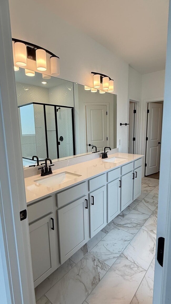 Building Photo - 597 Rubber Tree Wy